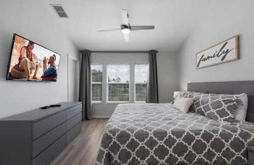 Charming 3BR Townhome Private Pool Walk to Clubhouse 9 Min Disney - Foto 11