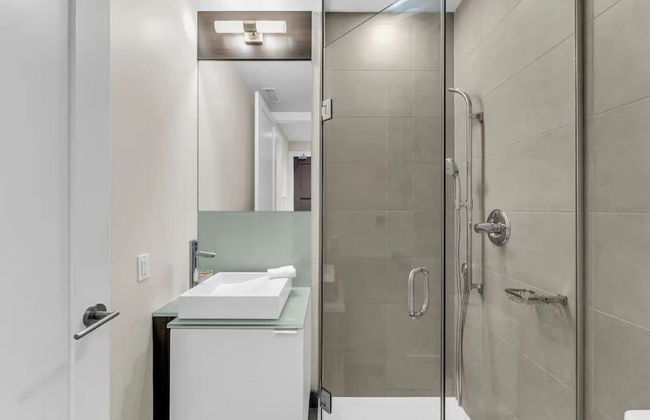 Lanterra Downtown Cn Tower - Photo 70