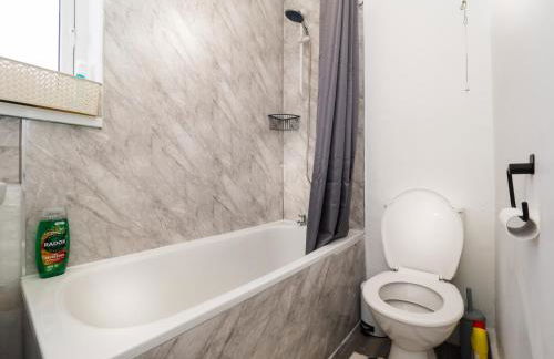 3BR Haven Retreat in Wallasey with FREE Street Parking - Foto 13