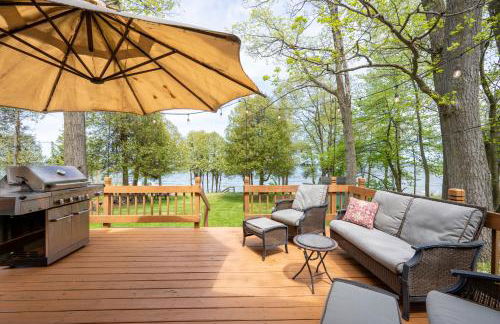 Yorita Manor - Lake Front Getaway! Dogs, Fire Pit & Deck - Photo 39