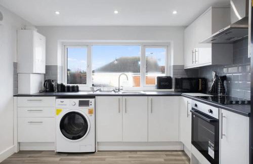 Spacious Living Room & Modern Comforts, Sleeps 4 - Foto 13