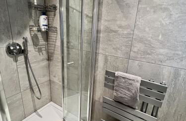 Entire Modern 2- Bedroom Apartment Modern Comfort Near Central London - Foto 8