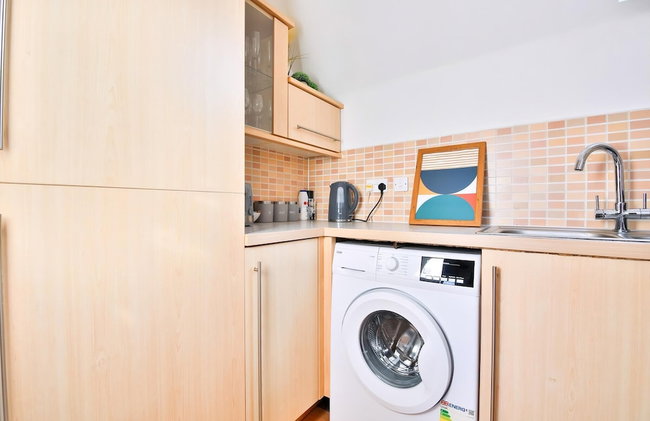 2 Bed House Near Beach with Free Parking - Foto 47