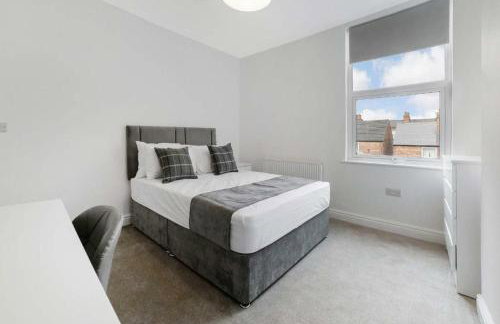 Comfy 2 Bed House - Free Parking - Near City Centre - Foto 2