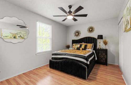 Fly In Style! Charming Townhome 6 Mins from RIC! - Foto 8