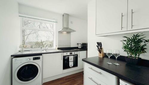 Modern 2 bed 1st Floor Apartment by Jesswood Properties Parking Wi-fi - Foto 5