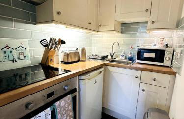 Beautiful & Peaceful Garden Retreat at 'The Lower Deck' - Foto 17