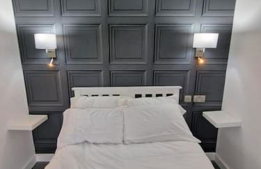 Delightful cabin retreat wrapped by natural beauty - Photo 1