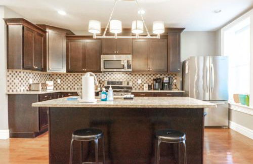 Lovely 4BR Shaw Family Home Garage ABODEbucks - Photo 11