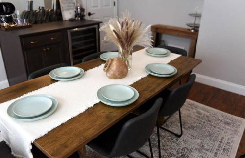 HostWise Stays - The Carnegie - Sauna, 1 Block from Butler St, Family Friendly - Foto 44