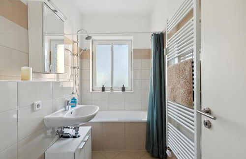 Larooms Merseburg - Apartment NS01 - 2 Zimmer - 4 Betten - Waschmaschine - Parkplatz - Foto 8