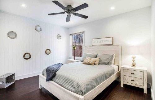 Cheerful Sister Lakes 4 BDR Lake Hse w/ Hot tub. - Foto 19