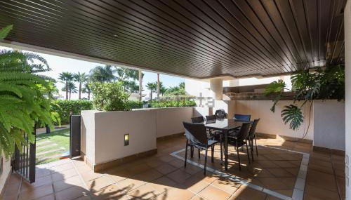 BAHIA DE LA PLATA-Exclusive Seafront Apartment-4Pax - Photo 2, Garden view
