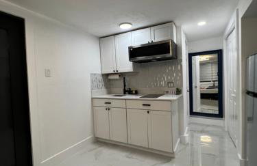 AMIRI Hollywood 5 mins from Hard Rock Stadium & The Guitar - Foto 10