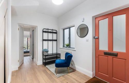 St Albans Centre Home - 4BR - 2 FREE parking - Photo 15