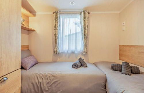 Rated Superb - Award-Winning Family Holiday Park - Live Shows, Themed Events, and Activities for All Ages, Day and Night - WiFi, Netflix, Linens - Gym, Sauna - Spotless, Quiet, Secluded, Parking - Restaurant, Shop, Bar - Foto 20