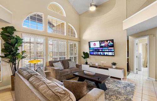 Peaceful West: 4BR Dusk Haven - Foto 8