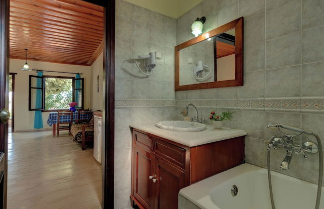 Heliopetra Studios, Small Village Close to Beaches - Photo 9