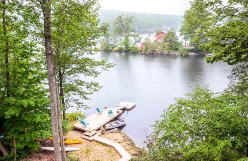Waterfront Highland Lake Home with Deck and Dock - Foto 2