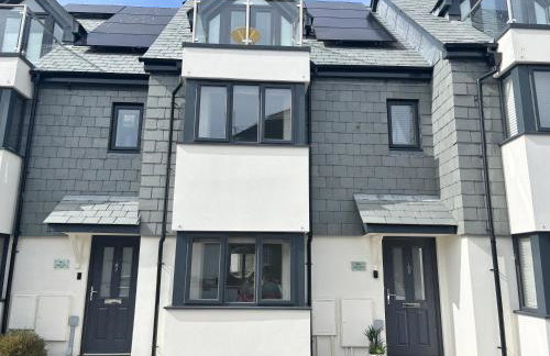 Kerensa 3 bed townhouse located close to the beach with Parking - Photo 22