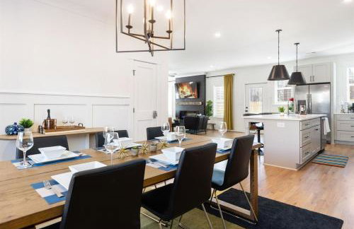 Bancroft Bungalow - Hot Tub, Fire Pit - Near Uptown - Foto 32