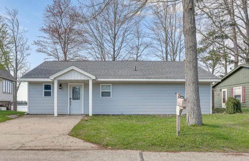 Dock and Views Lake Mitchell Home in Cadillac! - Foto 31
