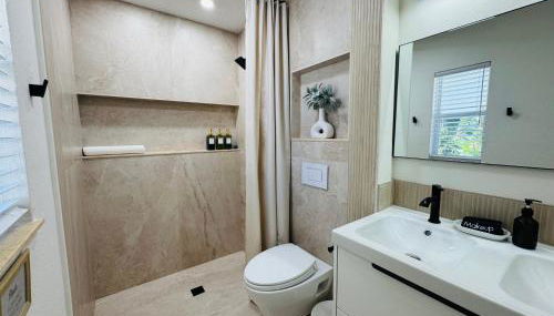 Tropical escape Pool Garden & Patio Near Tampa - Photo 2