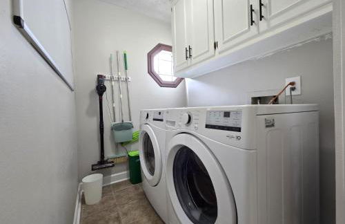 Cozy 5BR Family Retreat Firepit Games Patio - Foto 68