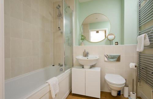 Apartment with Cityscape Views & Private Parking - Foto 19