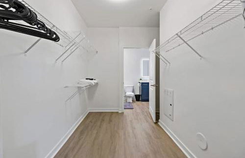 LUXE 1BD - 5 Min DT, Gym, Parking, W-D - Sleeps 6 - Foto 20