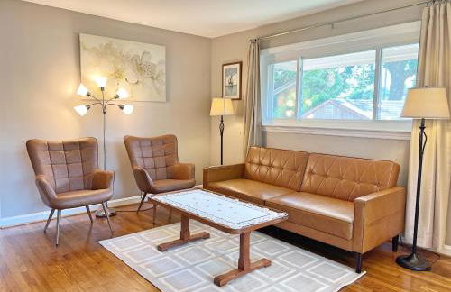 Entire Private 3 Bedrooms 1 Bathroom Single House with Fenced Garden - Photo 3