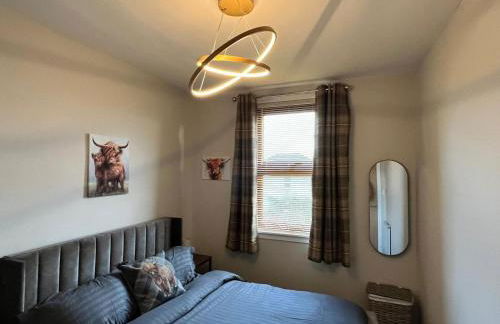 Panmure by CENTRAL SERVICED APARTMENTS - 2 Double Bedrooms - Monifieth - Sleeps 4 - Modern & Unique - Smart TV & WiFi - Fully Equipped Kitchen - Spacious & Unique - Foto 9