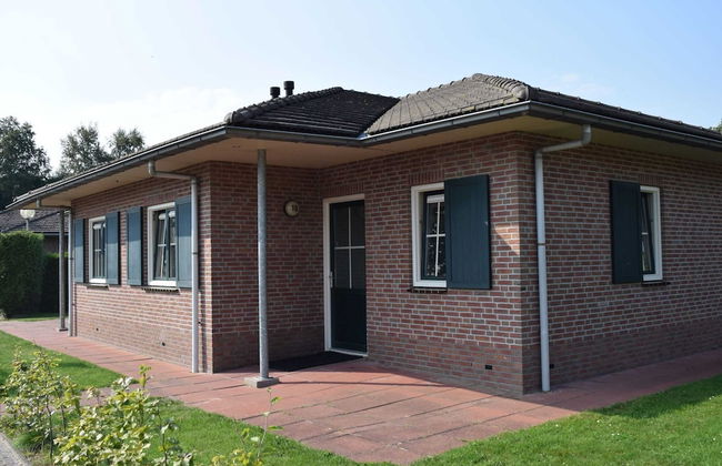Combined Bungalow with Decorative Fireplace near Veluwe - Photo 28