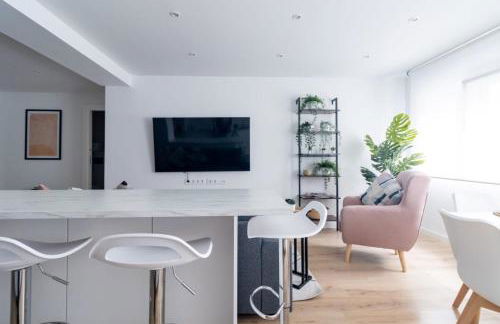 Lujoso apartamento entre 2 playas con garaje, wifi - Foto 3