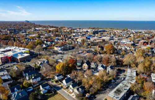 Cleveland Escape - Hot Tub - Karaoke Machine - Sleeps 12 - Foto 13