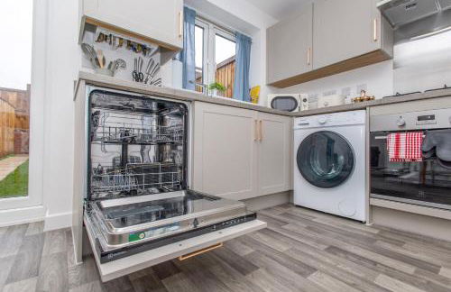 Willow by Alt-Stay - 3 Bed Home - Parking, WiFi & EV Plug - Contractors & Relocations - Weekly & Monthly Rates - Foto 8