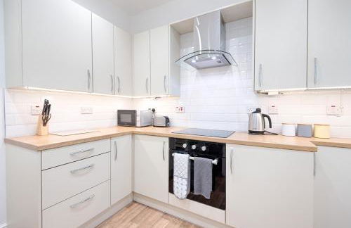 4-Bed Contractor Home - Garden - Near M4 & City - Foto 27