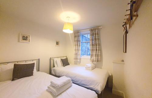 Edinburgh 2-Bedroom Cottage with Parking - Ground Floor - Foto 11
