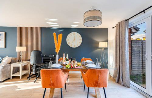 Hunsbury House - Excellent Location - Free Parking, Self-Check-In, SkyTV and Fast Wifi by Yoko Property - Foto 17