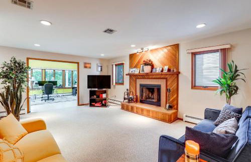 New Jersey Home with Private Office and Backyard Oasis - Foto 2