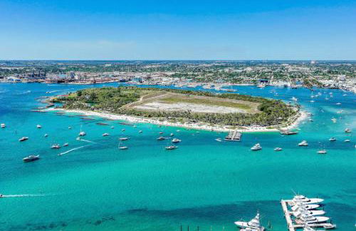 Dog friendly condo with beach access, hot tub, firepit - Foto 32