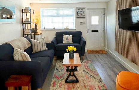 Sea Walk Cottage, Milford On Sea - Photo 1