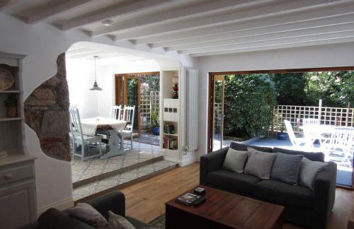 Lovely Spacious Cottage Near The Coast - Foto 1