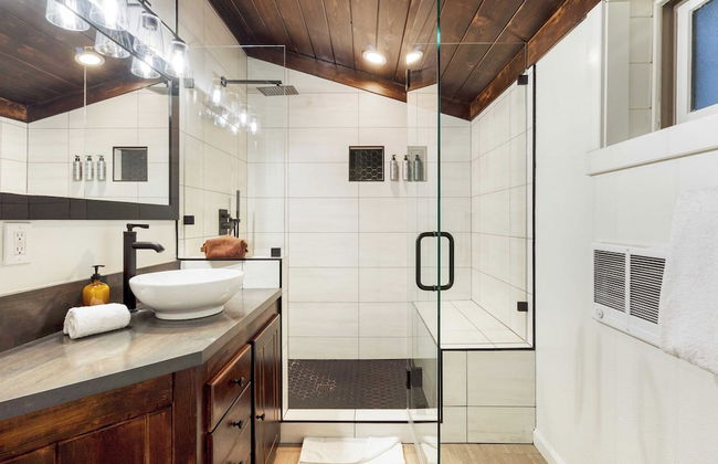 Explorer by Avantstay Close to Slopes! Game Room, Guest Suite, Hot Tub - Photo 32