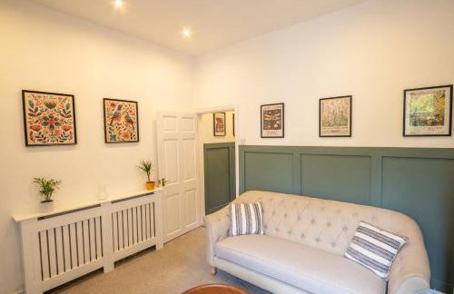 The Narrow House - Victorian house bursting with character & parking - Foto 12