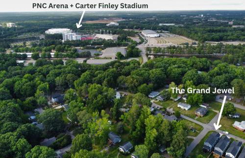 Home Near Lenovo Center and Carter Finley - Foto 12