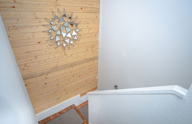 Huge Remodeled 5BR 4BA House Sleeps 20 Downtown - Photo 49