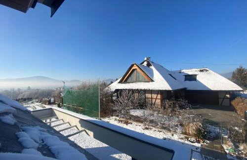 Chata pod strzechą w Beskidach - Foto 1