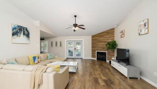 Pool House, Short Drive to Beach, Grill, Smart TV - Foto 3