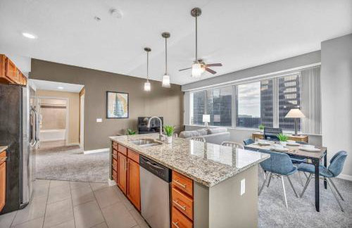 Luxury High-rise Condo w/ Views! Heart of Downtown - Photo 8